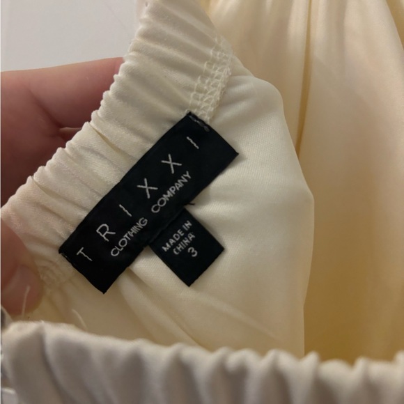 White dress - Picture 3 of 3